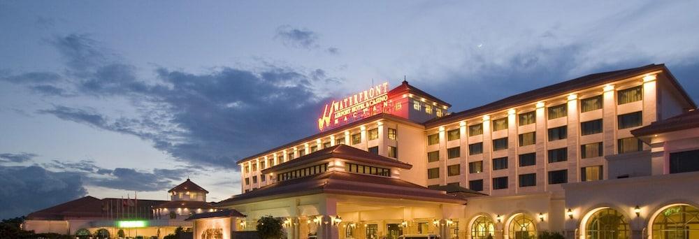 Waterfront Airport Hotel And Casino Мактан Екстер'єр фото